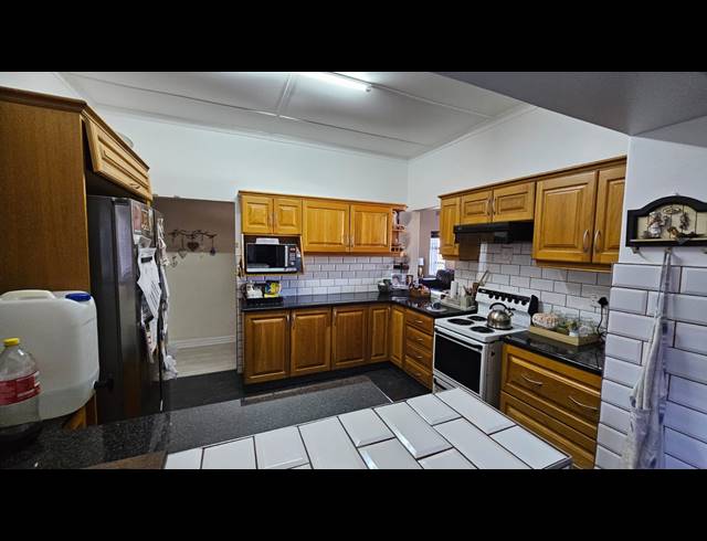 4 BEDROOM HOUSE FOR SALE IN FAIRVIEW